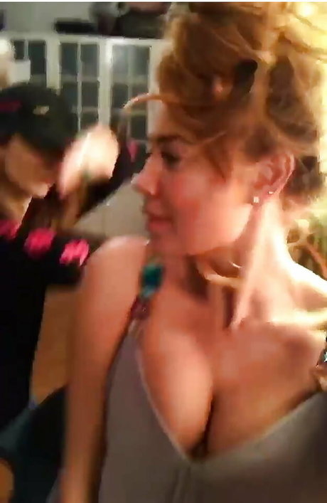 セレブヌードオンリーファンズ えろ 写真