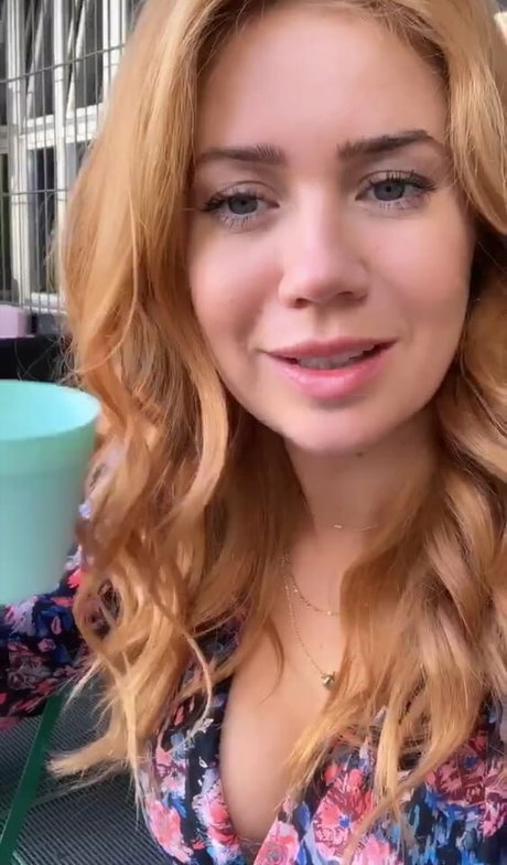 黒檀の猫オンリーファンズ アートヌード 写真