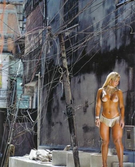 Valeska Popozuda ポルノスター ヌード 写真