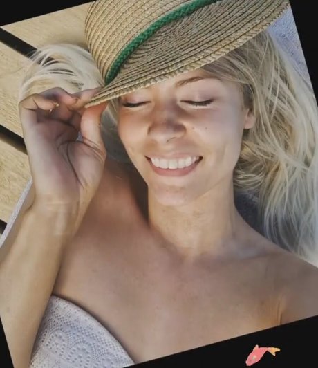 Laura Nieminen ヌードモデル 写真