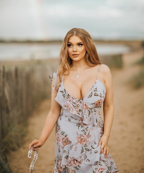 Lucy May Dawson ホットなポルノスター 写真