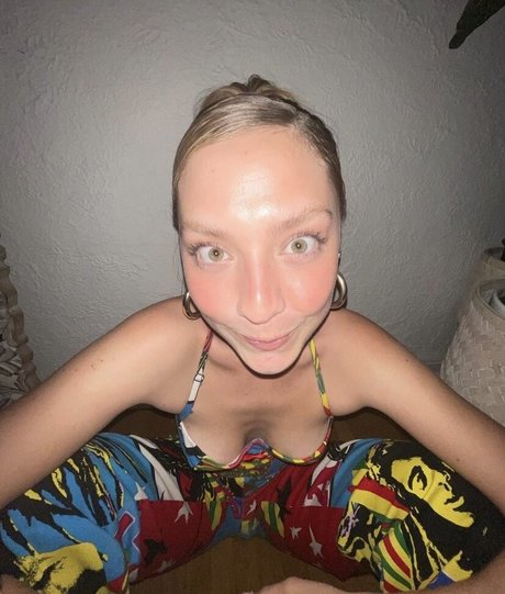 Luna Montana スター 裸 写真