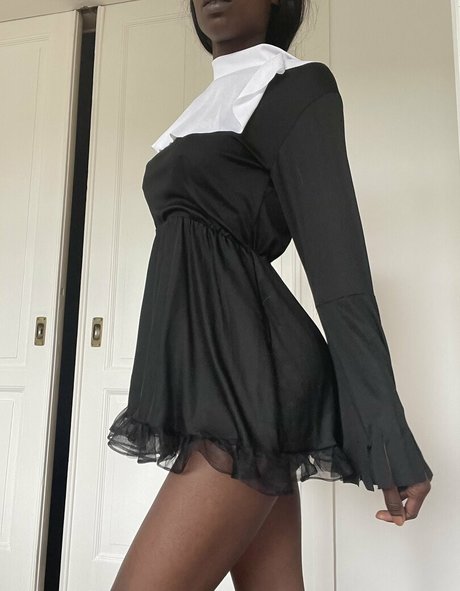 ポッグセルフィーオンリーファン 無料セクシー 画像