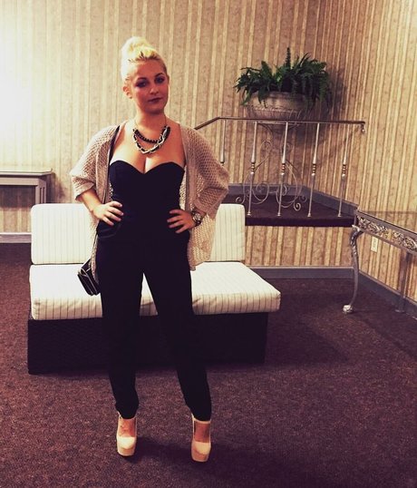 アジア人 ノーPPV オンリーファンズ セクシー ギャラリー