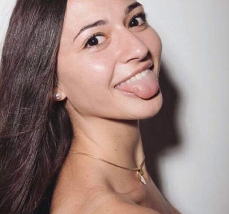 巨乳ティーンオンリーファンズ ホットセクシー 写真