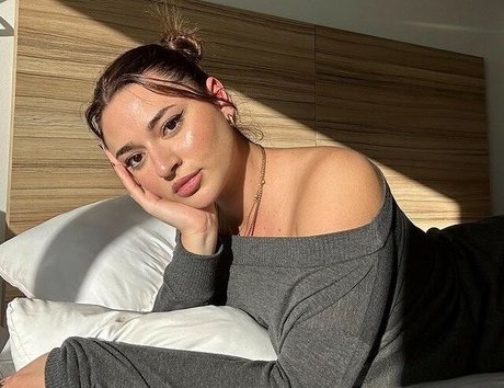 巨乳で曲線美のOnlyFans パーフェクト 写真