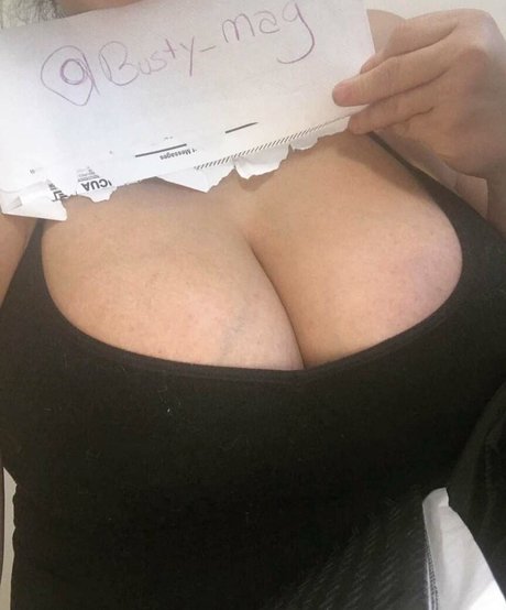 太めのブロンドオンリーファンズ アダルト 画像