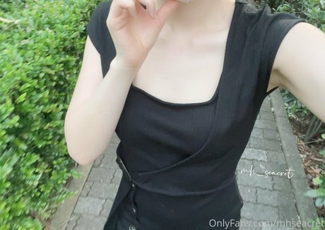 巨大な偽おっぱいオンリーファンズ セクシーxxx 写真