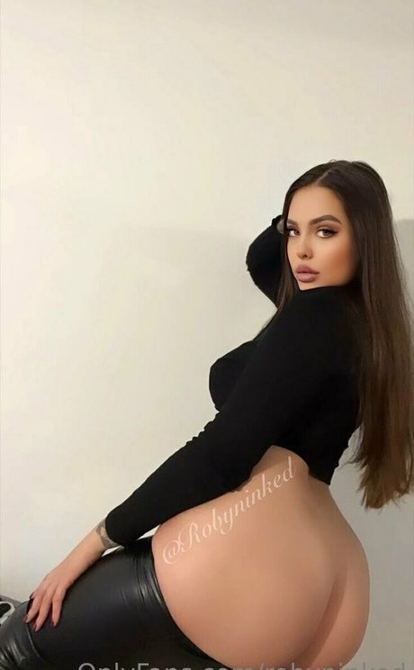 robyninked 裸のモデル 写真