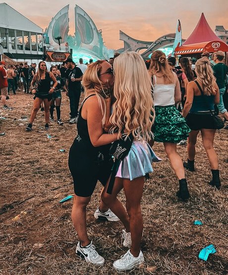 お金 オンリーファンズ 可愛い 写真