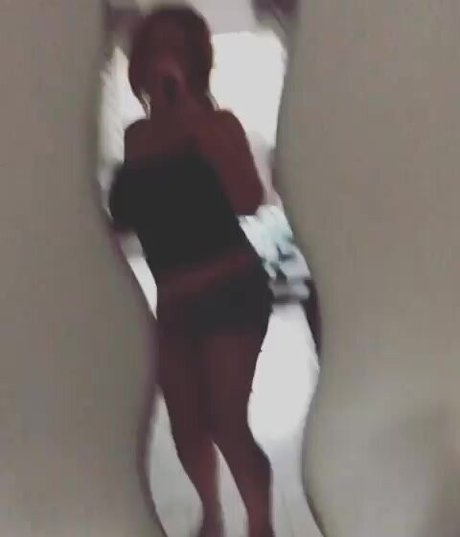 赤毛の熟女オンリーファンズ 裸 写真