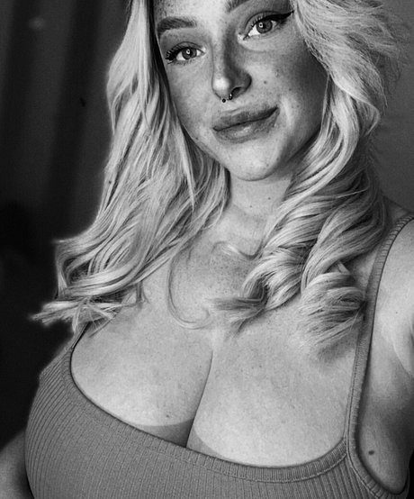 英国のティーンオンリーファン エロチック 写真