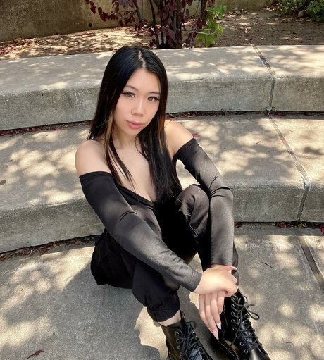 Awkie ヌード女優 ギャラリー