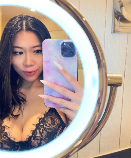 Awkie HDポルノスター 写真