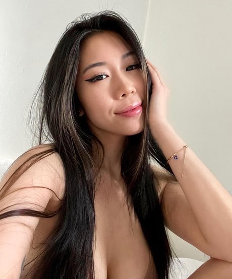 Awkie ヌードモデル ギャラリー