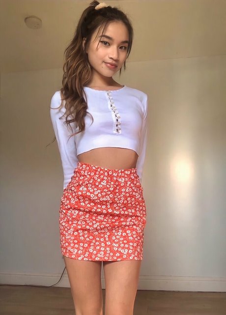 ティーントランスオンリーファン 無料 写真