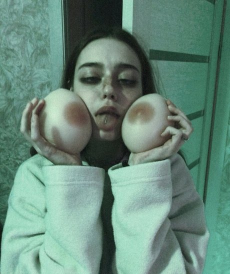 amanitalis ヌードのポルノスター 写真