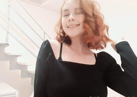 18歳のオンリーファンズ ポルノ 写真