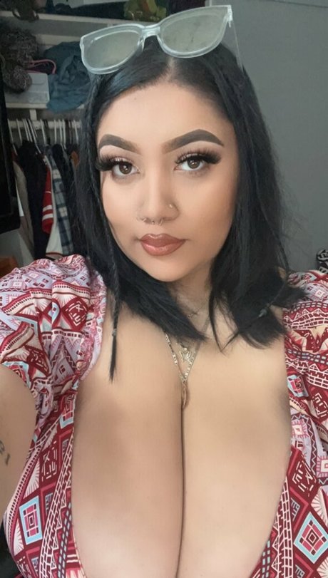 Lawhora セクシー女優 写真