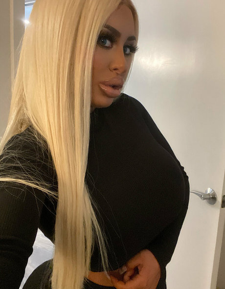 ディルド オンリーファンズ 無料ヌード ギャラリー