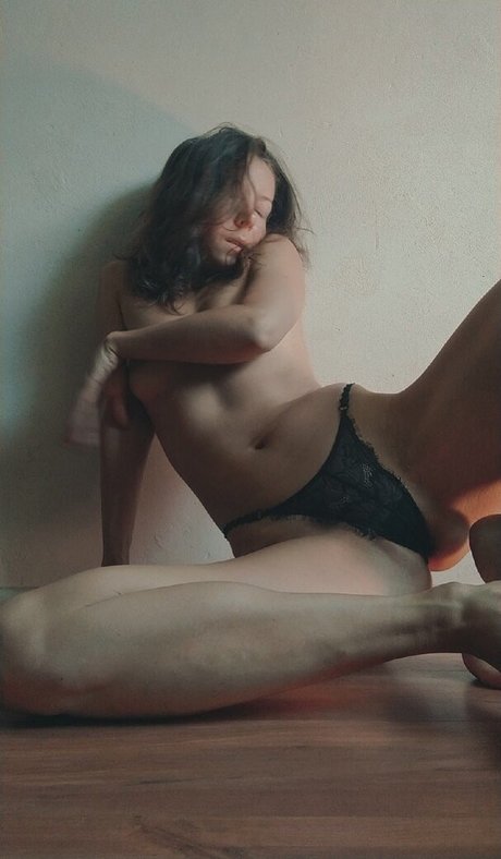 Katherine Neoromantika トップモデル 写真