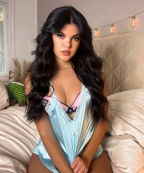 Lara Benjamina Winter ヌードのポルノスター ギャラリー