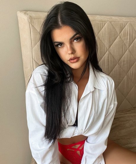 Lara Benjamina Winter ポルノスター ヌード 画像