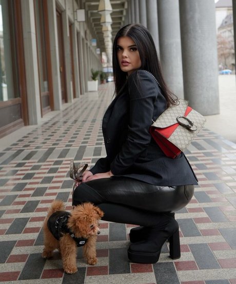 垂れ下がった熟女OnlyFans 美しい裸 写真