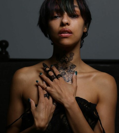 Julya Antoinette ポルノスター 裸 写真