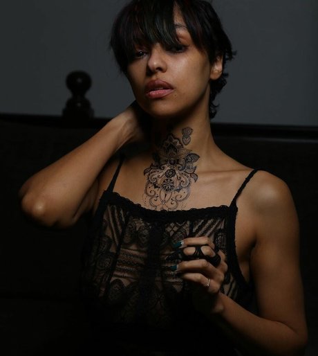 Julya Antoinette ヌードスター 写真