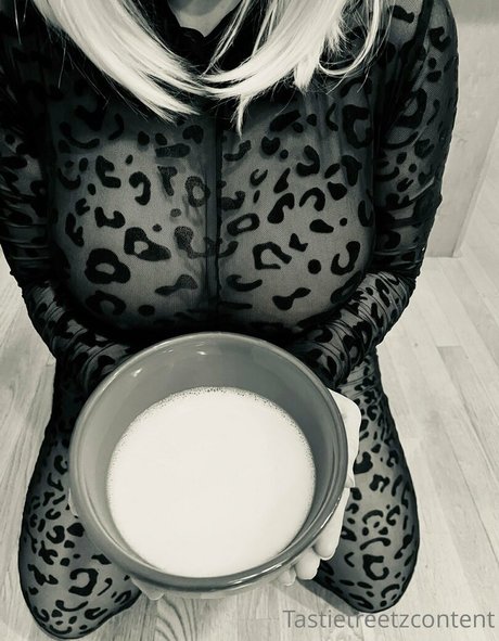 tastietreetz アダルトスター 写真