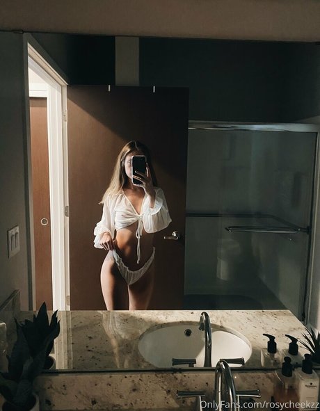 濡れたパンティーOnlyFans セクシー 写真