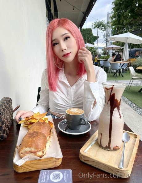 Apr il ヌードスター 写真