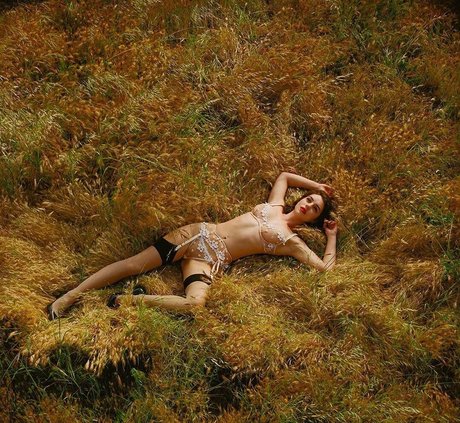 Adelaide Kane 素敵なスター 画像