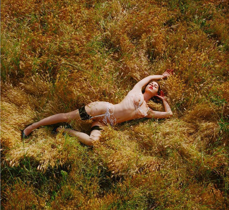 Adelaide Kane 美しい女優 ギャラリー