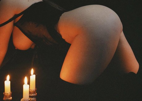 ヌード 屋外 OnlyFans アートポルノ 写真