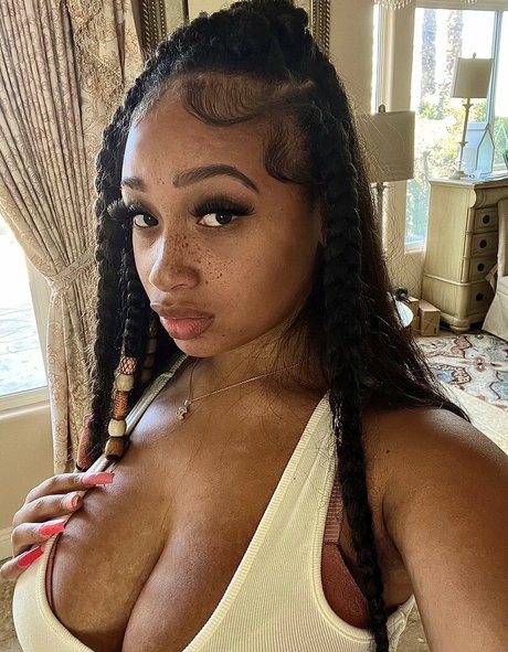 ポーグガールズオンリーファン セクシー 写真