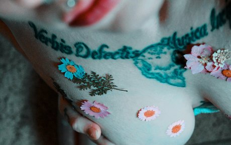 背が高くて巨乳のOnlyFans ベスト 画像