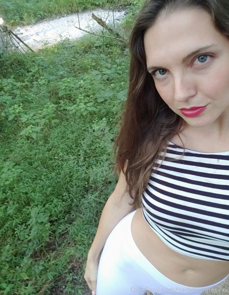 sadieholmesxxx ヌードモデル 写真