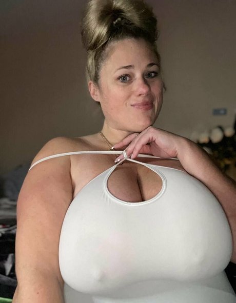 luvmeonlydoll ヌードスター 写真