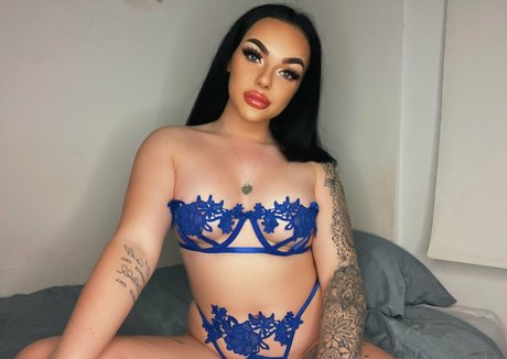 巨大な天然おっぱいオンリーファンズ トップ ギャラリー