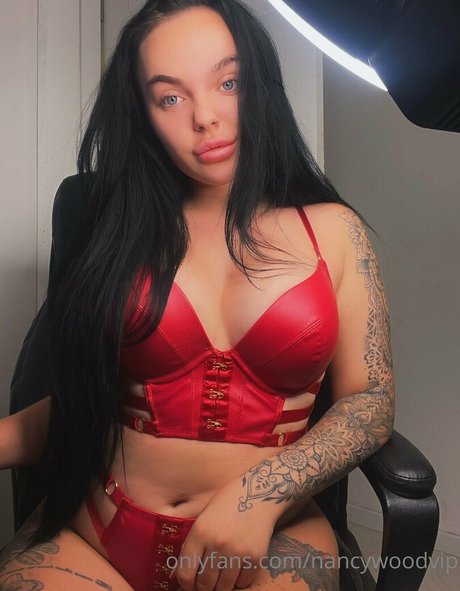 妊娠中のアジア人オンリーファンズ セクシー裸 写真