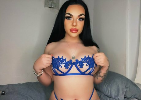 ポーグエボニーオンリーファンズ セクシーヌード 写真