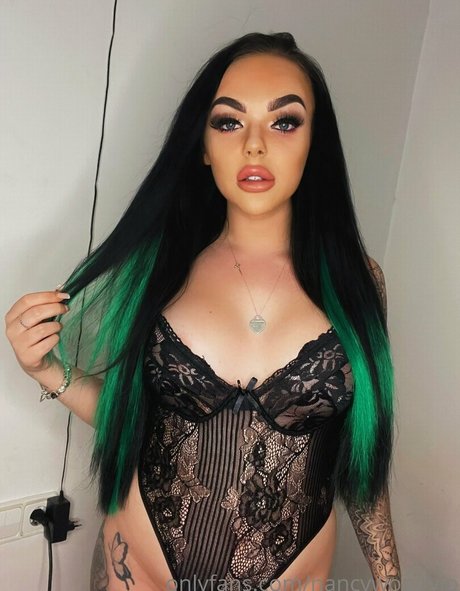 背が高くて巨乳のOnlyFans ポルノ 写真