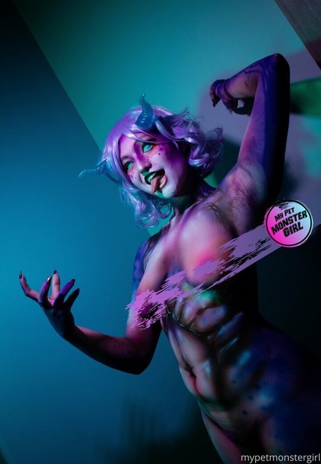 曲線美の女の子オンリーファンズ 裸 画像