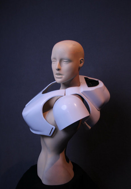 金髪クーガーオンリーファンズ エロ 画像