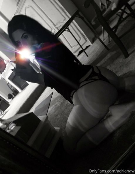 adrianaw セクシーなポルノスター 画像