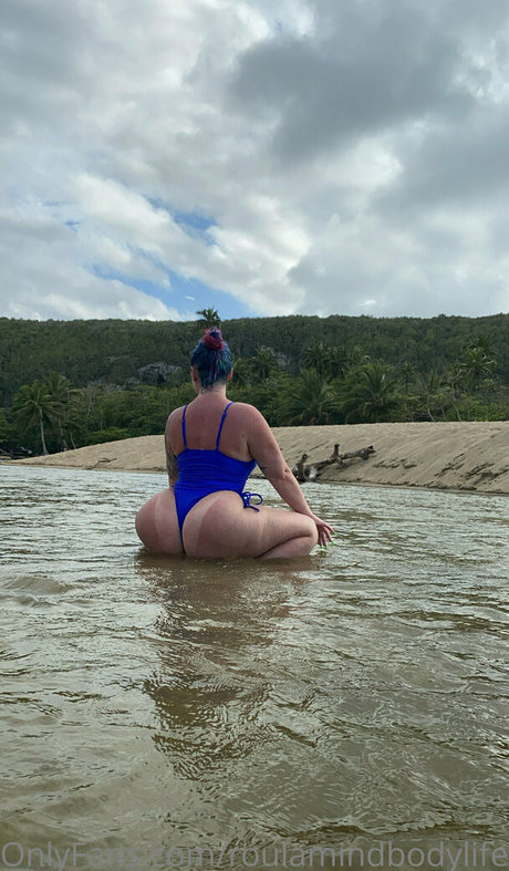 roulamindbodylife 裸のポルノスター 画像