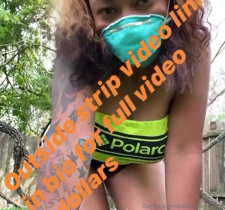 厚い黒檀オンリーファンズ 裸 写真