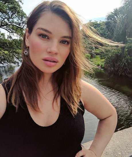 Tara Lynn ポルノスター ヌード 写真